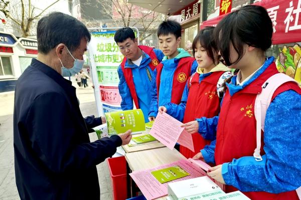 淮北市中小学掀起“学雷锋”热潮